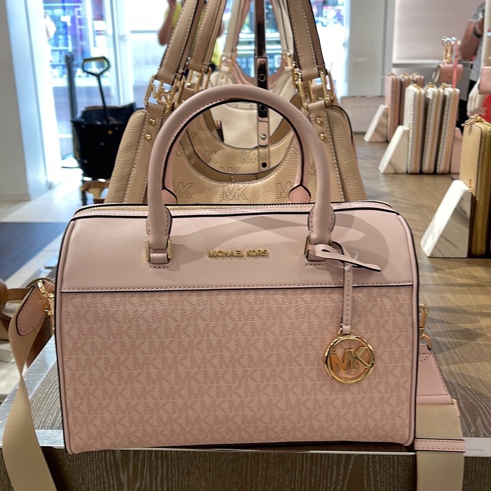 Michael Kors med Duffel Travel - Leather/Coated
Light Powder Blush NWT - Picture 1 of 16